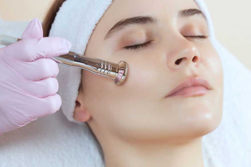 میکرودرم آبریژن در مطب زیبایی دکتر رادا خانیان